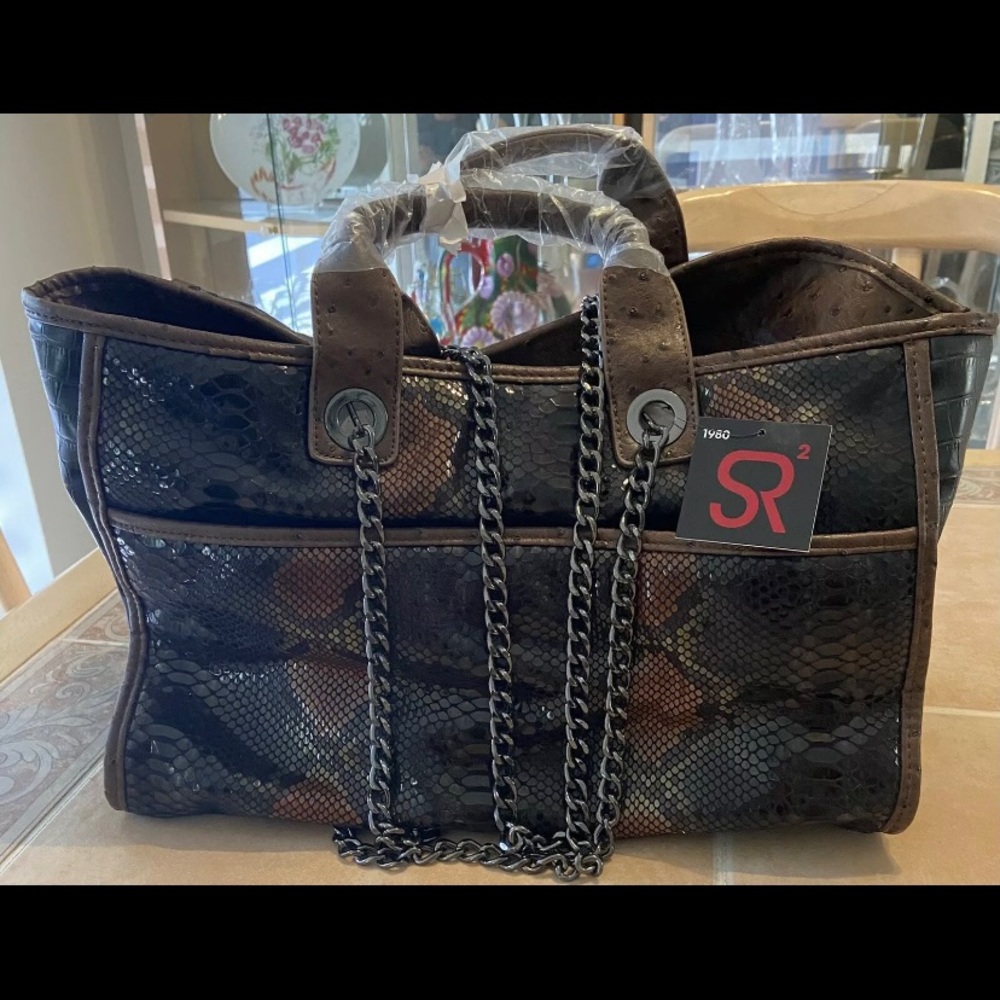 SONDRA ROBERTS SNAKESKIN PATTERNED TOTE IN NAVY & BROWN! VEGAN NWT FROM STORE!